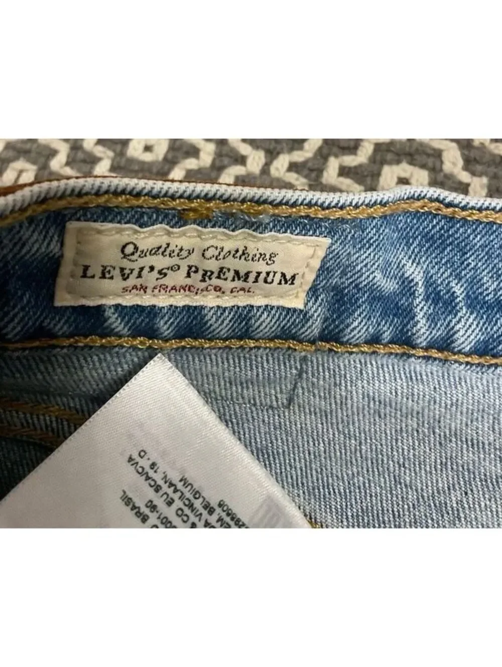 Levi's 501 jeans premium denim light wash button fly 28x28